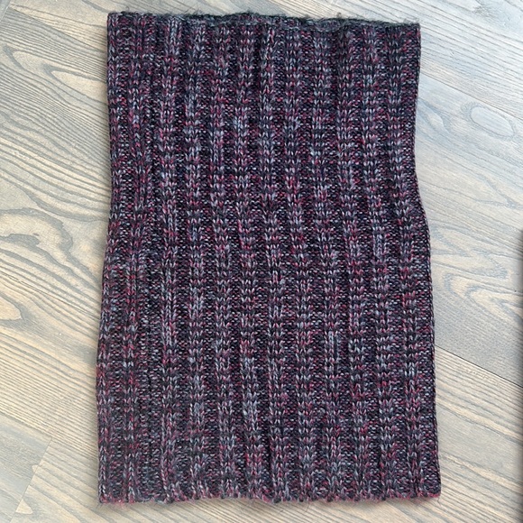 Lot of 4 Winter Scarves EUC 3 x Renee’s Accessories 1 x Mossimo - Picture 2 of 9